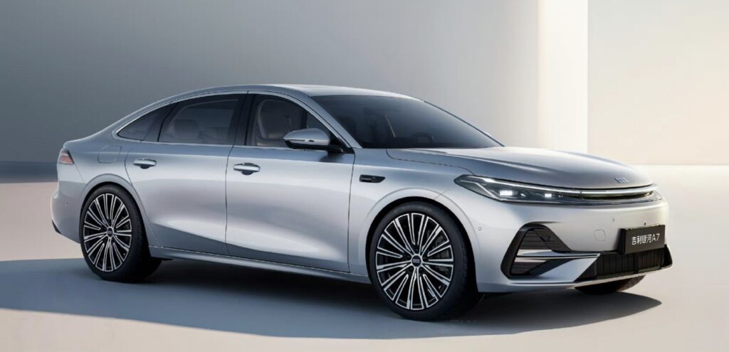 Geely Galaxy A7 EM-i: 1400km रेंज वाली सस्ती हाईब्रिड कार मचा रही धमाल, देखें कीमत और फीचर्स 5 Geely Galaxy A7 EM-i
