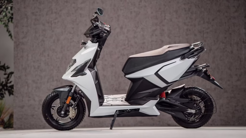 Simple One Electric Scooter ने मारी बाज़ी: 212 KM रेंज और तगड़े फीचर्स, Ather-Ola को पीछे छोड़ा! 5 Simple One